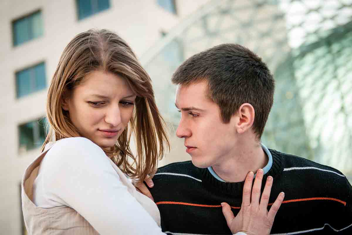11 Tanda Pelecehan Kencan Remaja: Apa yang Harus Dilakukan Jika Remaja Anda Berada dalam Hubungan yang Kasar =